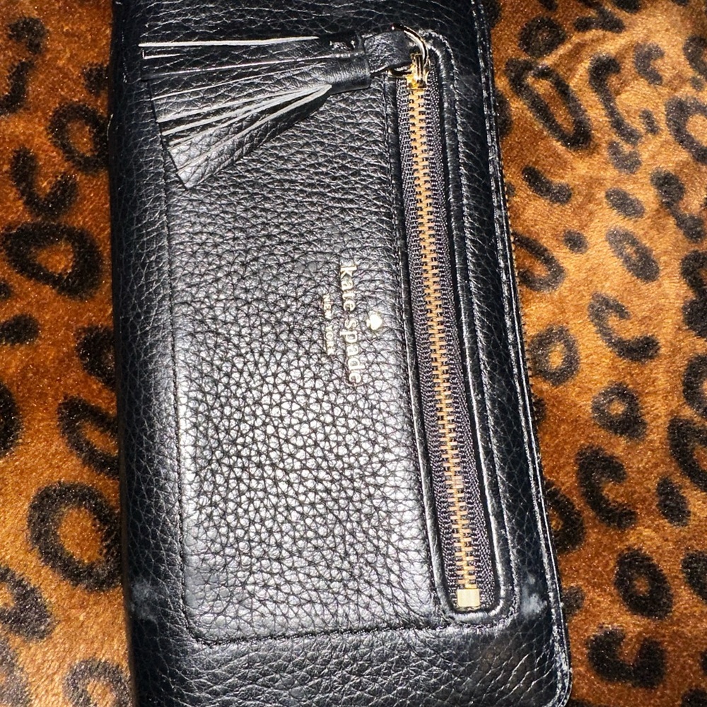 Let spade cross body with wallet and bag in great used condition